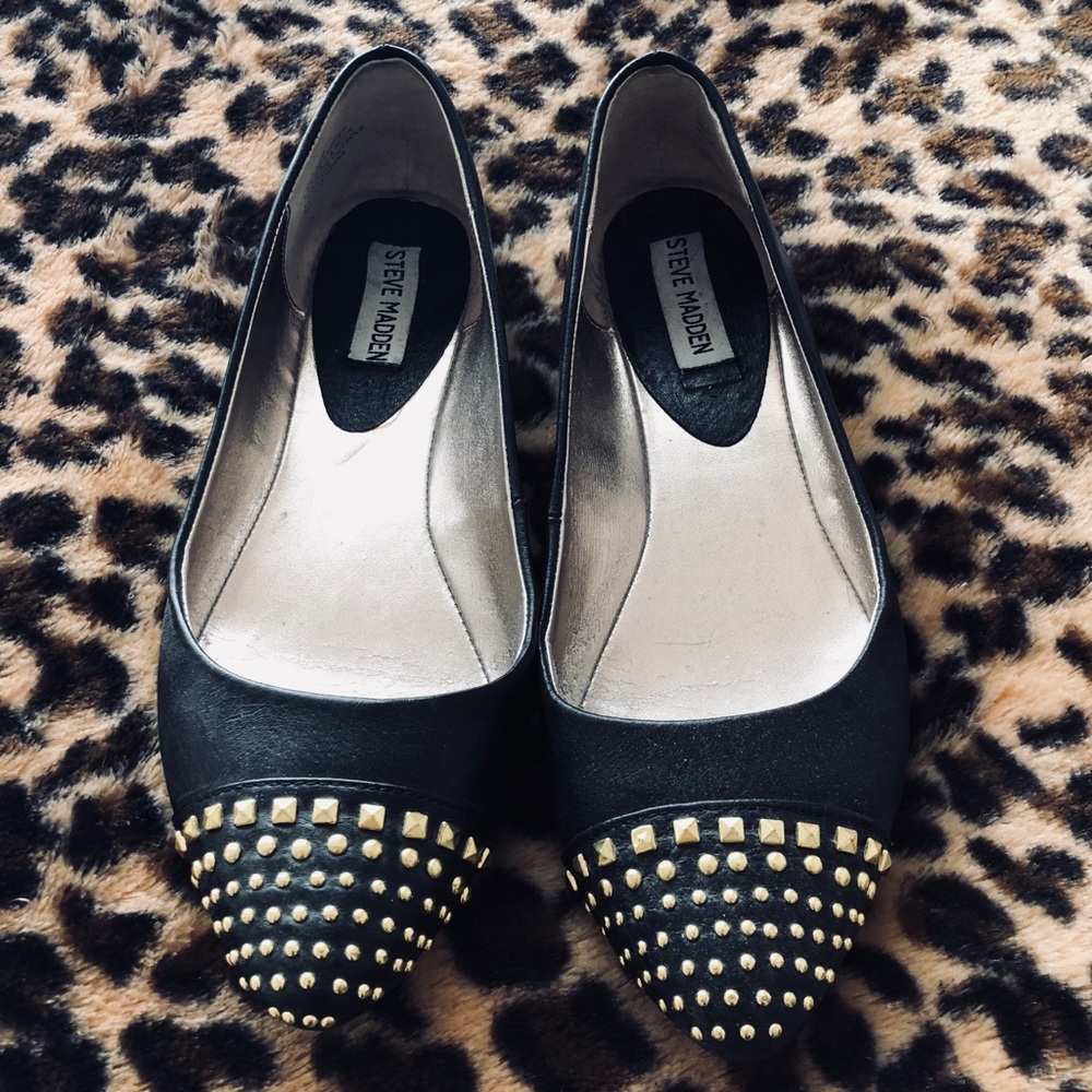 Studded toe simple black Steve Madden flats